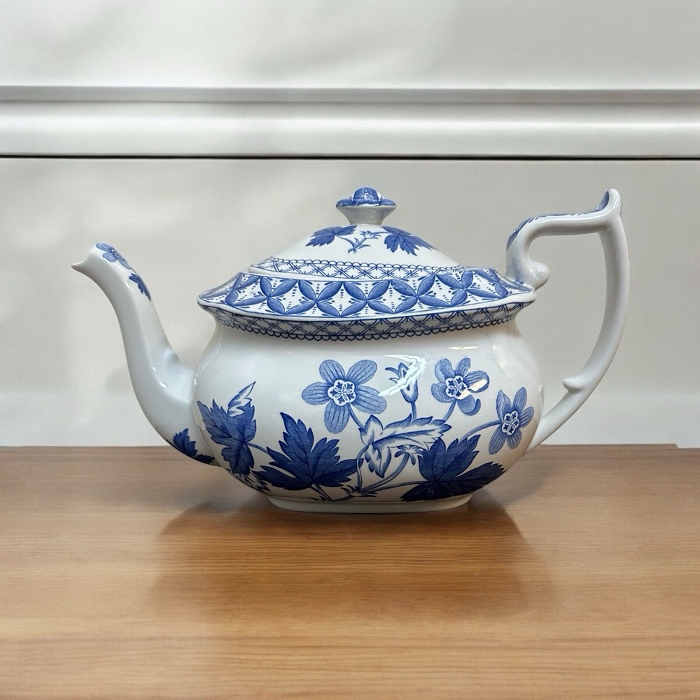 Spode Blue Geranium Tea Pot Made in England Discontinued NEW